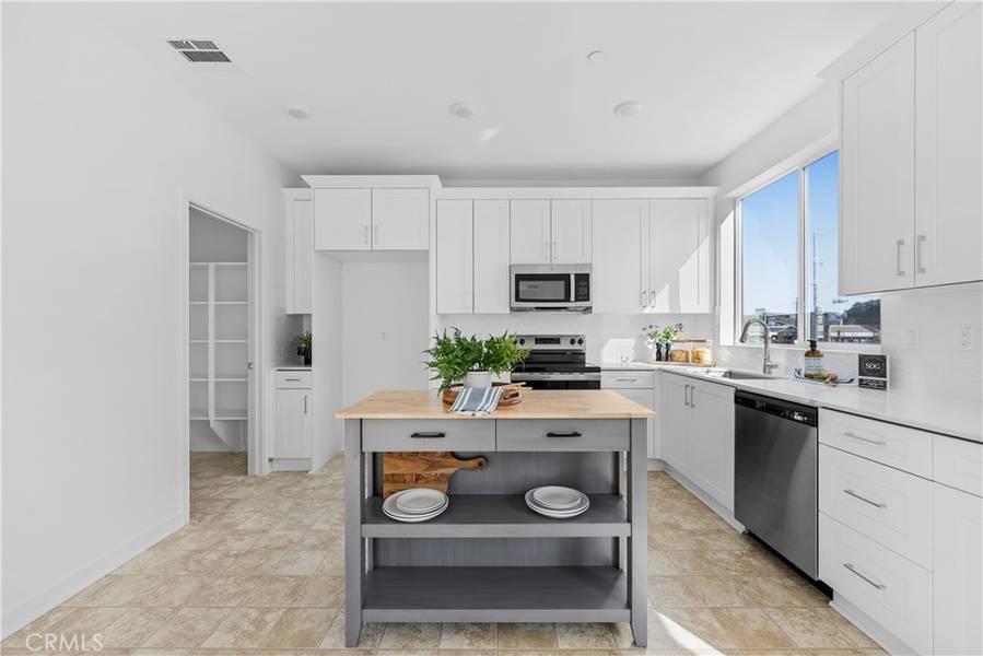 9423 1/2 N Sepulveda Blvd. #2, North Hills, CA 91343