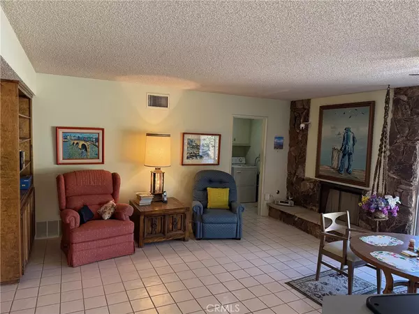Lancaster, CA 93535,1017 E Avenue J5