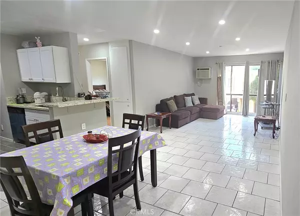 17900 Sherman WAY #226, Reseda, CA 91335