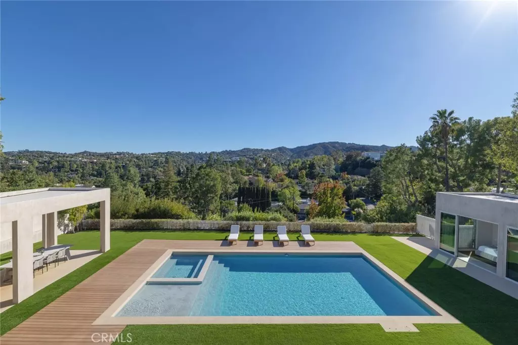 Encino, CA 91436,4442 Estrondo DR