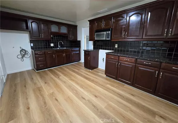 Lancaster, CA 93534,1215 W Avenue H14