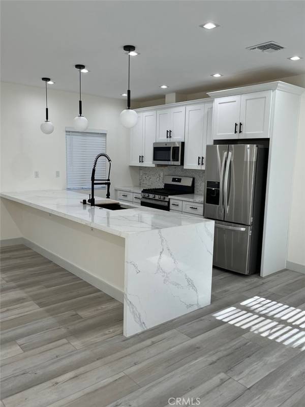 23236 23236 Vanowen, West Hills, CA 91307