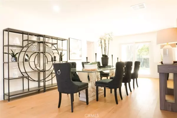 Woodland Hills, CA 91367,23242 Burbank BLVD