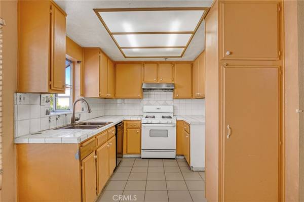 North Hills, CA 91343,8828 Burnet AVE #9