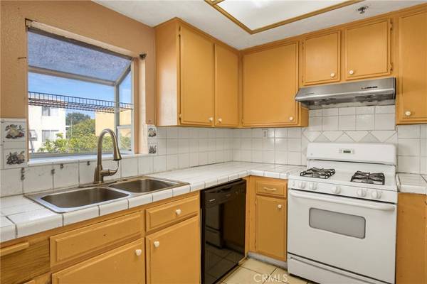 North Hills, CA 91343,8828 Burnet AVE #9