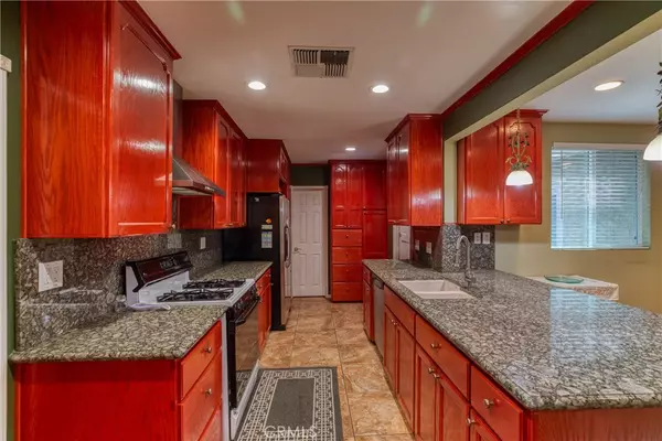 San Fernando, CA 91345,10049 Langdon