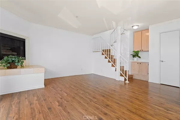 Sherman Oaks, CA 91423,4511 Murietta AVE #8