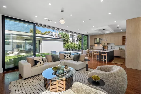 Sherman Oaks, CA 91403,14519 Greenleaf ST