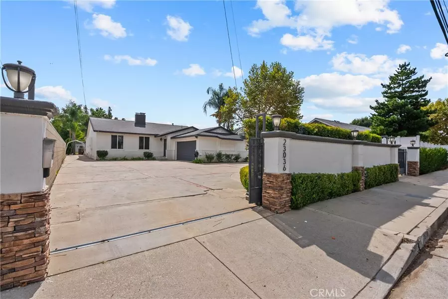 23036 Burbank, Woodland Hills, CA 91367