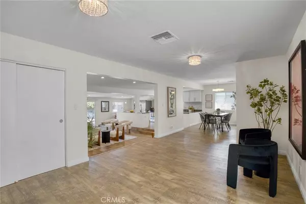 Encino, CA 91316,17941 Emelita ST
