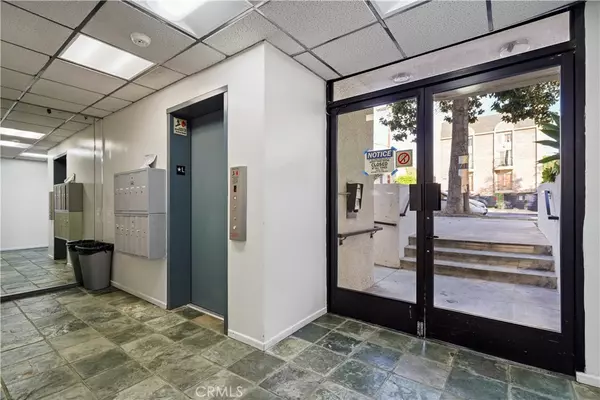 Studio City, CA 91604,4343 Whitsett AVE #303