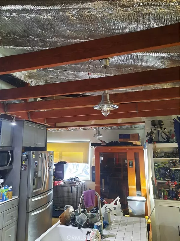 Los Angeles, CA 90039,2066 el moran ST E