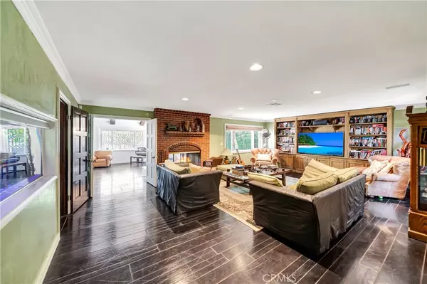 Tarzana, CA 91356,5441 Calvin AVE