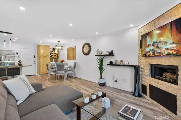 Woodland Hills, CA 91367,5550 Owensmouth #107