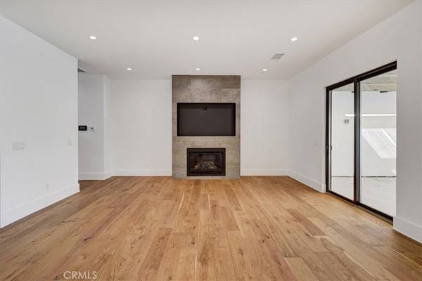 Woodland Hills, CA 91367,5520 Woodlake AVE