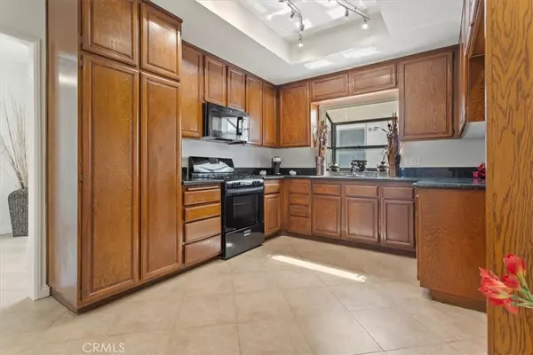 Winnetka, CA 91306,7230 Kelvin AVE #6