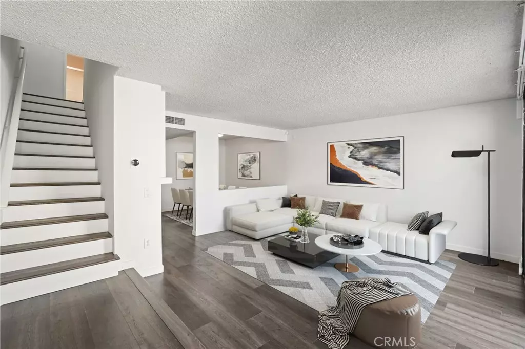 Woodland Hills, CA 91303,22038 Vanowen St. #215