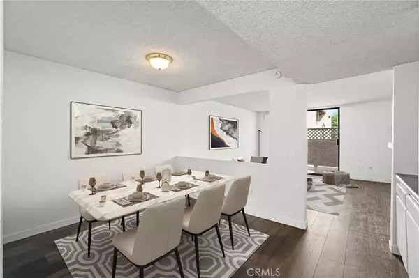 Woodland Hills, CA 91303,22038 Vanowen St. #215