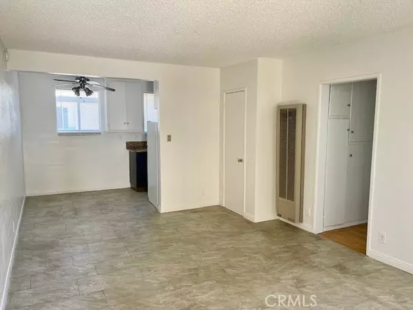 Sherman Oaks, CA 91423,5105 Woodman AVE #3