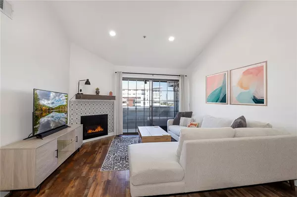 Reseda, CA 91335,6545 Reseda #19