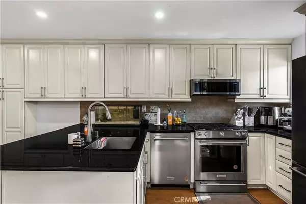 Tarzana, CA 91356,18530 Hatteras ST #213