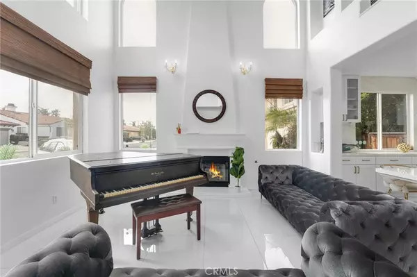 West Hills, CA 91307,6997 Sale AVE