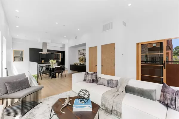 West Hollywood, CA 90046,1035 1/2 N Vista ST
