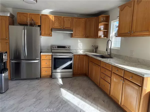 Bakersfield, CA 93307,609 White