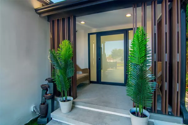 Tarzana, CA 91335,18328 Bessemer