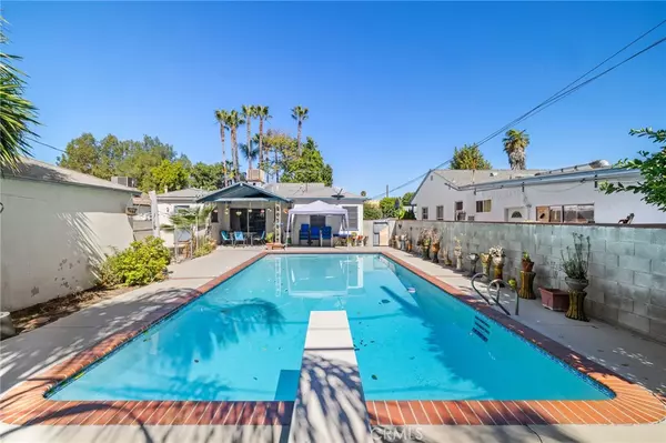 Lake Balboa, CA 91406,17650 Welby WAY