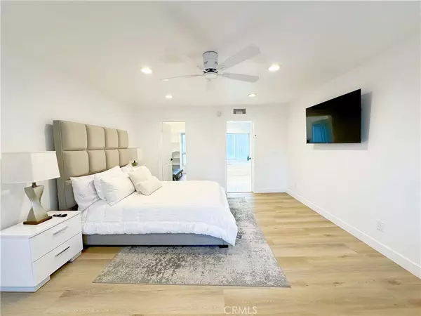 Sherman Oaks, CA 91401,5255 Coldwater Canyon #D