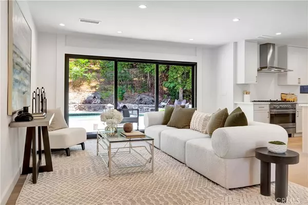 Tarzana, CA 91356,4830 Hasekian DR