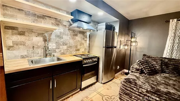 North Hollywood, CA 91605,7904 Laurel Canyon #12