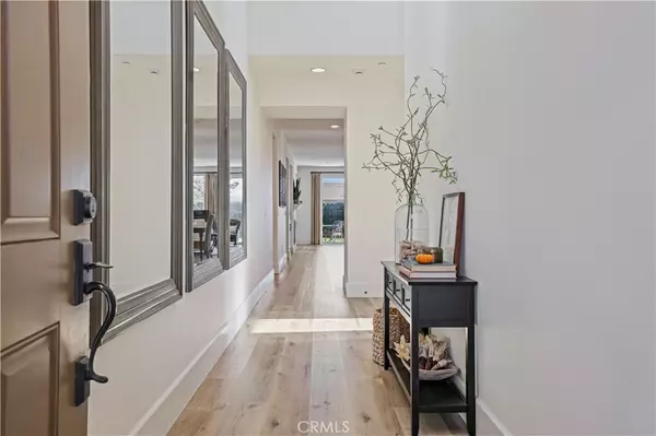 Valencia, CA 91354,28658 Farrier DR