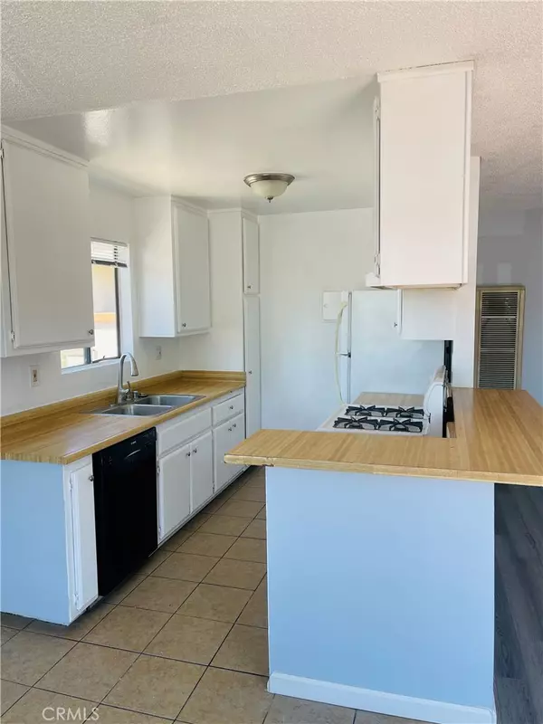17082 Chatsworth ST #D, Granada Hills, CA 91344