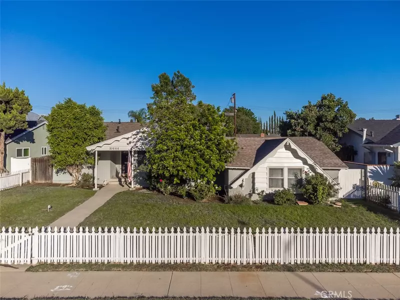 10444 Hayvenhurst, Granada Hills, CA 91344