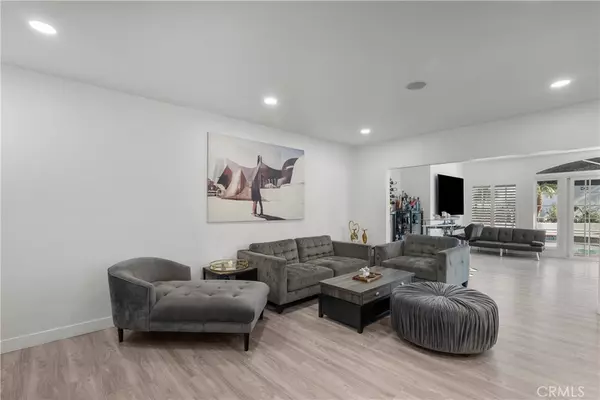 Chatsworth, CA 91311,22041 Kinzie ST