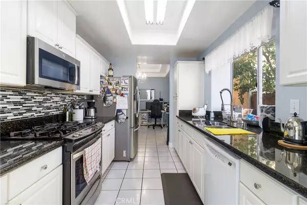 North Hills, CA 91343,9400 Burnet #117