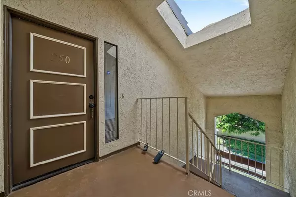Canyon Country, CA 91387,27279 Sarabande LN #250