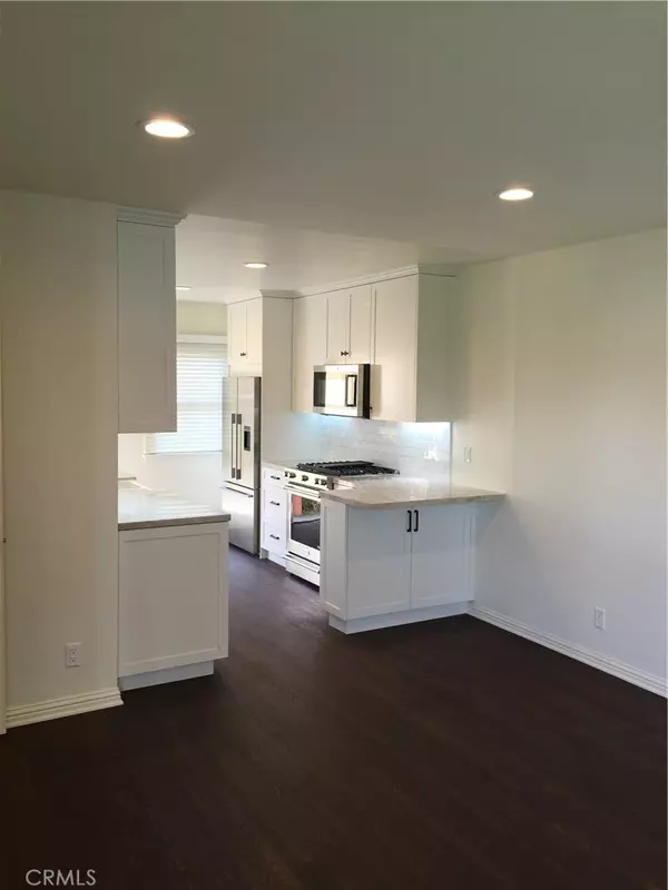 Santa Monica, CA 90405,2015 Ocean Park #2017