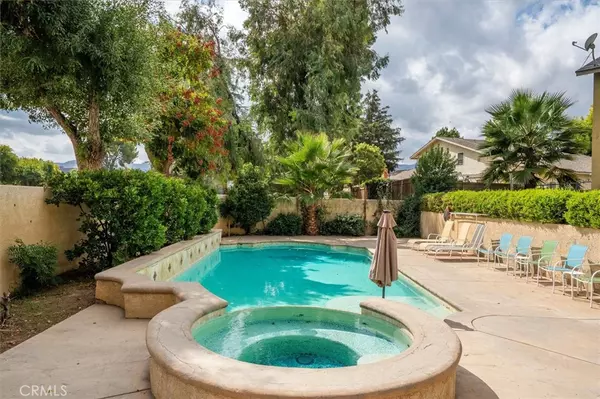 Valencia, CA 91355,25492 Via Dalia