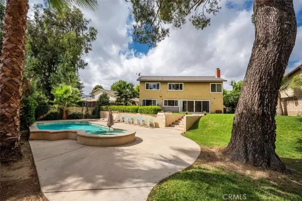 Valencia, CA 91355,25492 Via Dalia