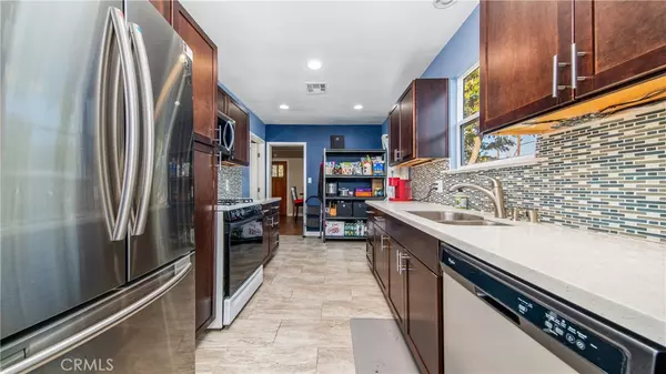 Reseda, CA 91335,7315 Ariel