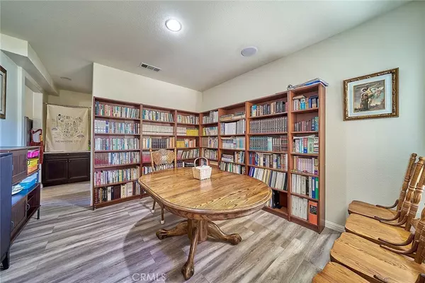 Lancaster, CA 93536,43521 Blossom