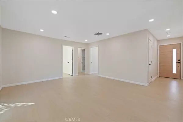 Palmdale, CA 93550,438 E Avenue R5