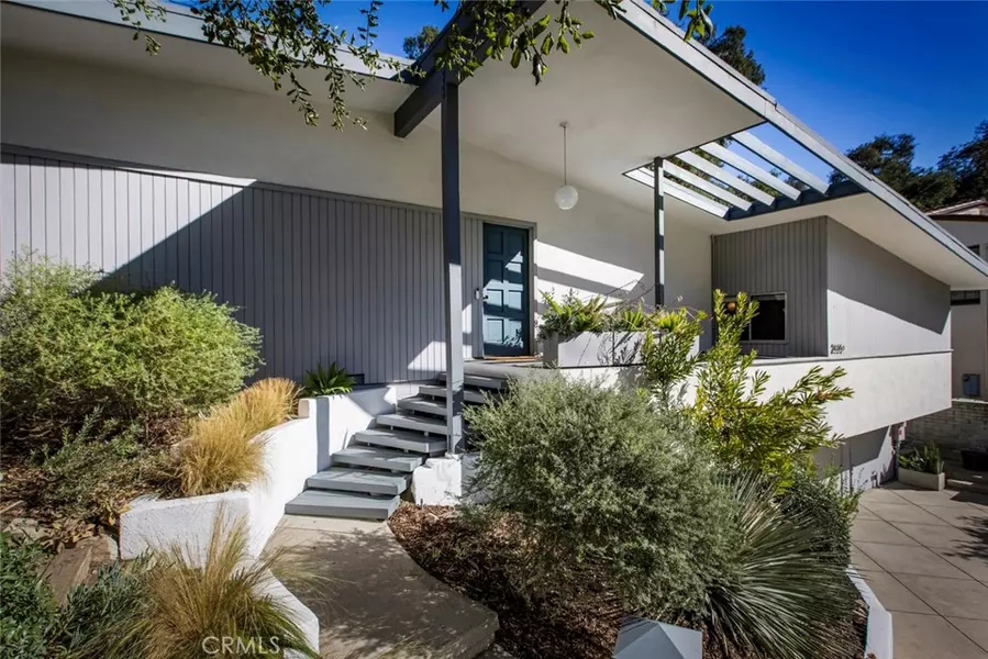 2820 E Chevy Chase DR, Glendale, CA 91206