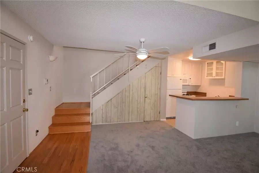 18645 Hatteras ST #211, Tarzana, CA 91356