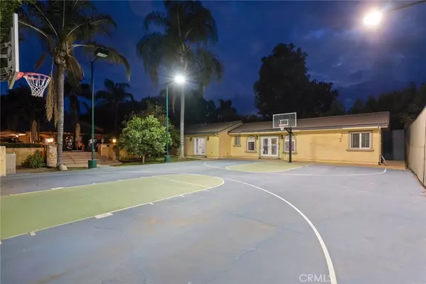 Woodland Hills, CA 91367,22851 Calvert ST
