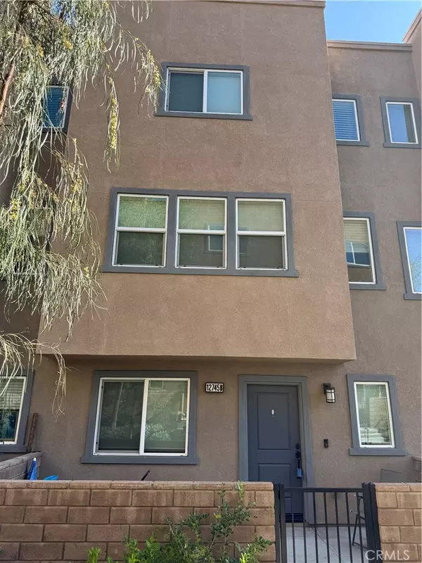 12745 Watt LN #B, Sylmar, CA 91342