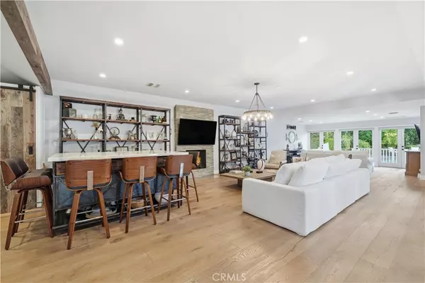 Woodland Hills, CA 91367,23110 Canzonet St